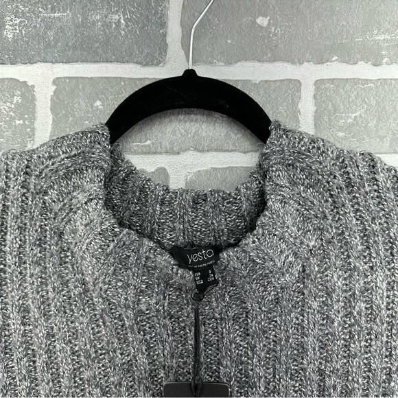 Yesta Gray Ribbed Sleeveless Sweater Size 16 & 20 - Picture 6 of 9